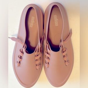 Melissa Size 6 Sneaker Nude Pink like New